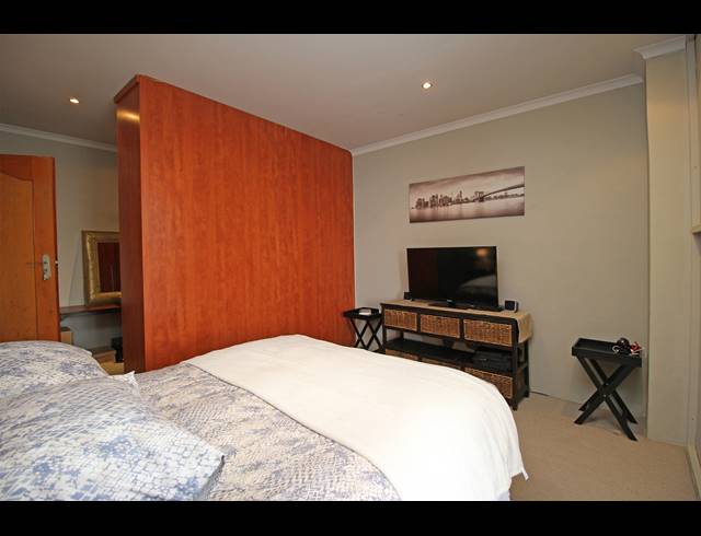 2 BEDROOM APARTMENT FOR SALE IN HOUGHTON ESTATE